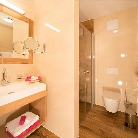 Lexner بيت ضيافة 4*